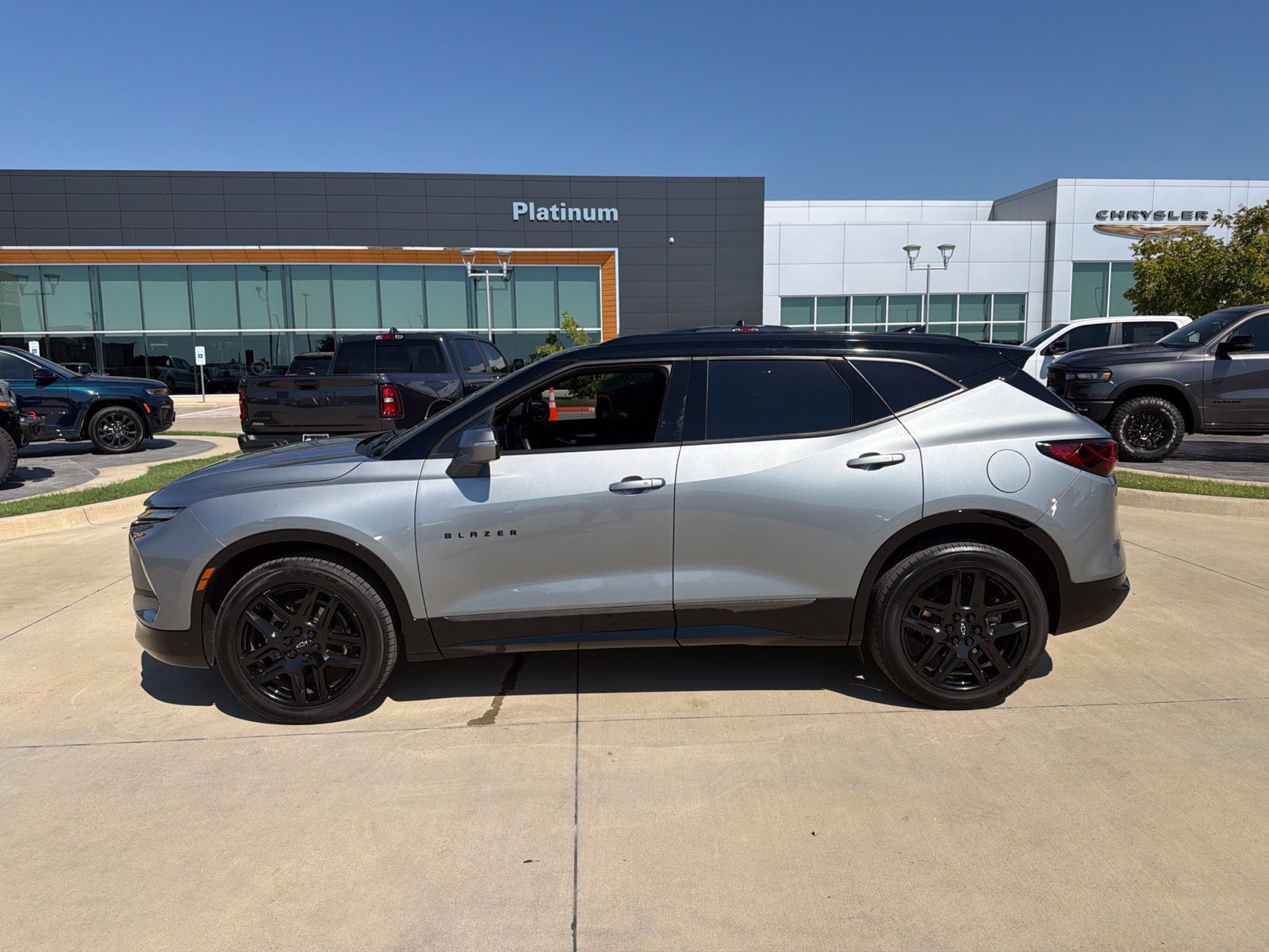 Used 2023 Chevrolet Blazer RS w/ Driver Confidence II Package FWD image 2