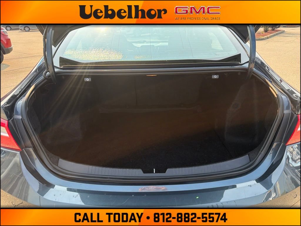 Used 2021 Chevrolet Malibu LS w/ Driver Confidence Package II FWD image 9