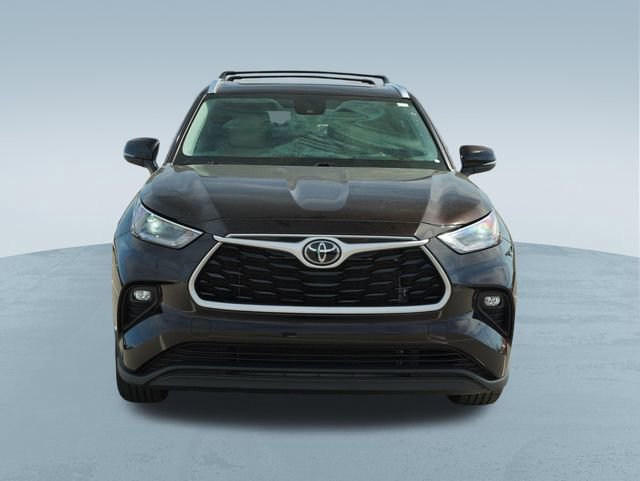 Used 2021 Toyota Highlander XLE image 2