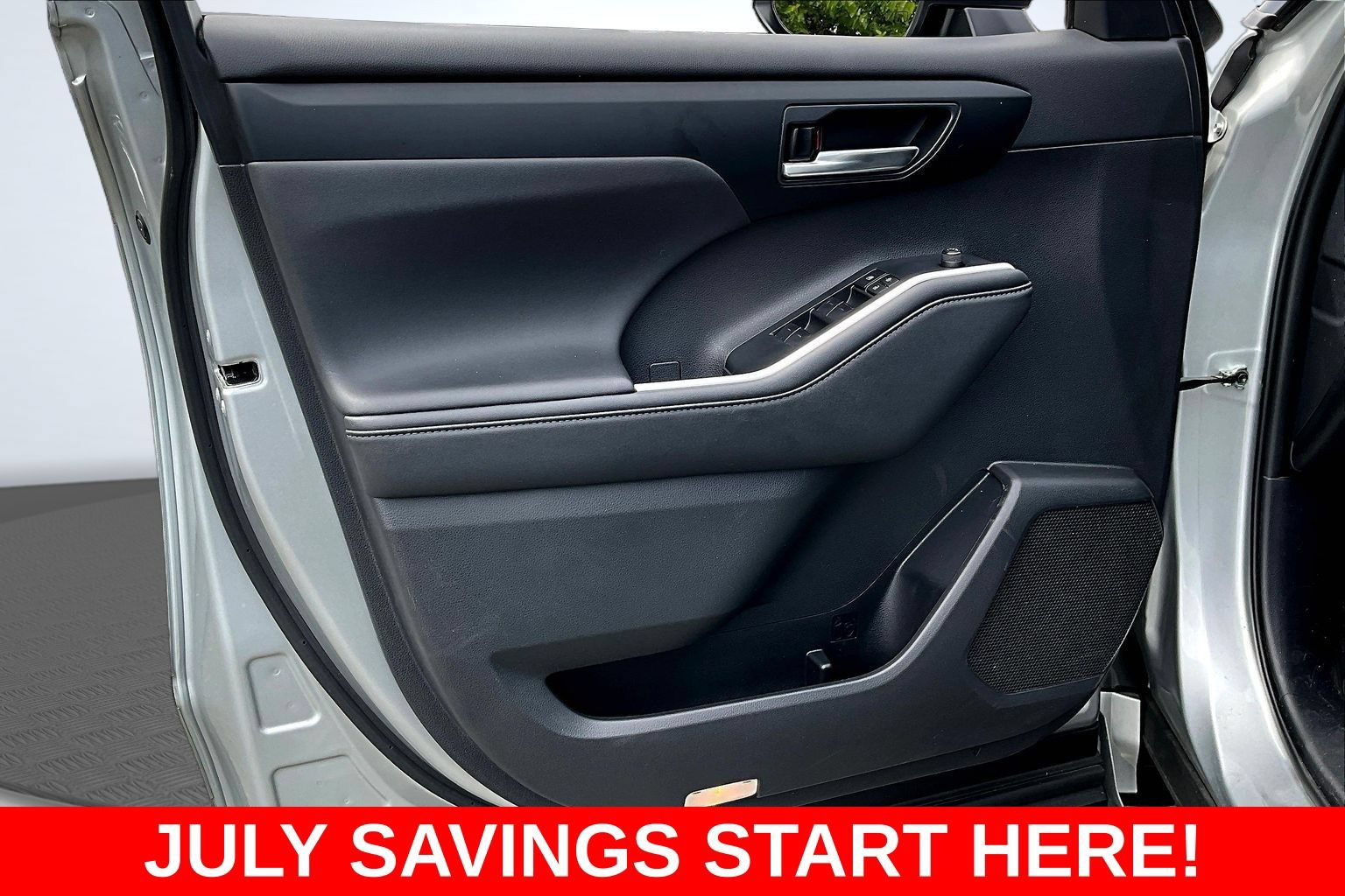Used 2024 Toyota Highlander XLE AWD/4WD image 26