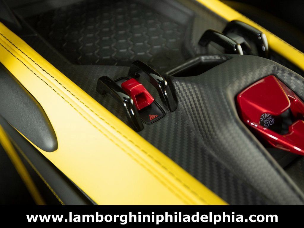 Used 2024 Lamborghini Revuelto image 23