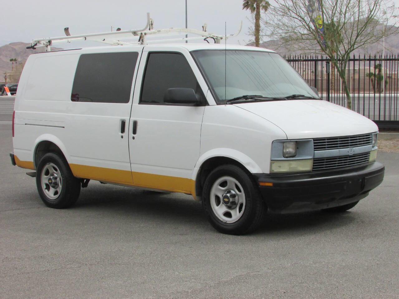 Used 2004 Chevrolet Astro image 2