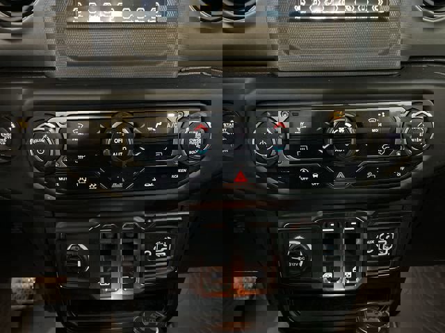 Used 2021 Jeep Wrangler Sport image 17