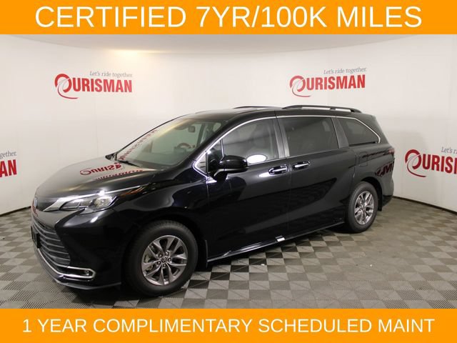 Used 2024 Toyota Sienna XLE FWD image 3