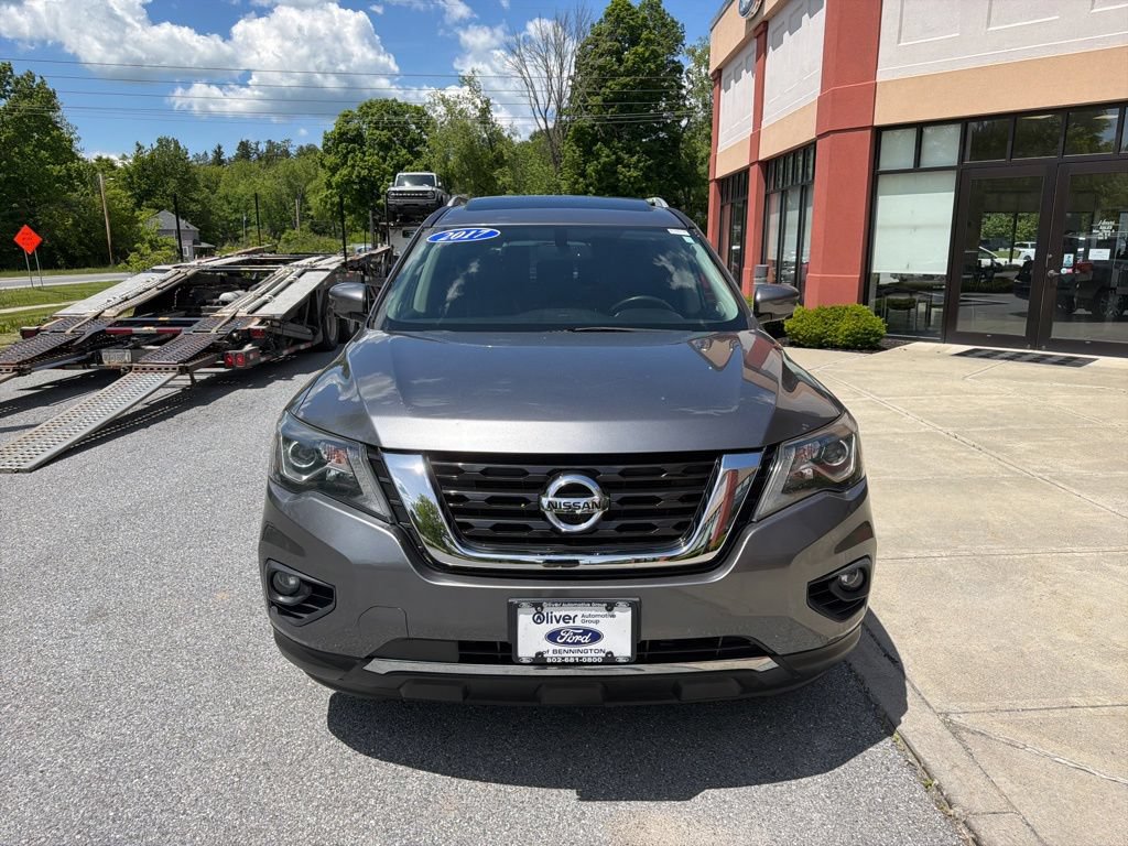 Used 2017 Nissan Pathfinder Platinum w/ Family Entertainment Package AWD/4WD image 2
