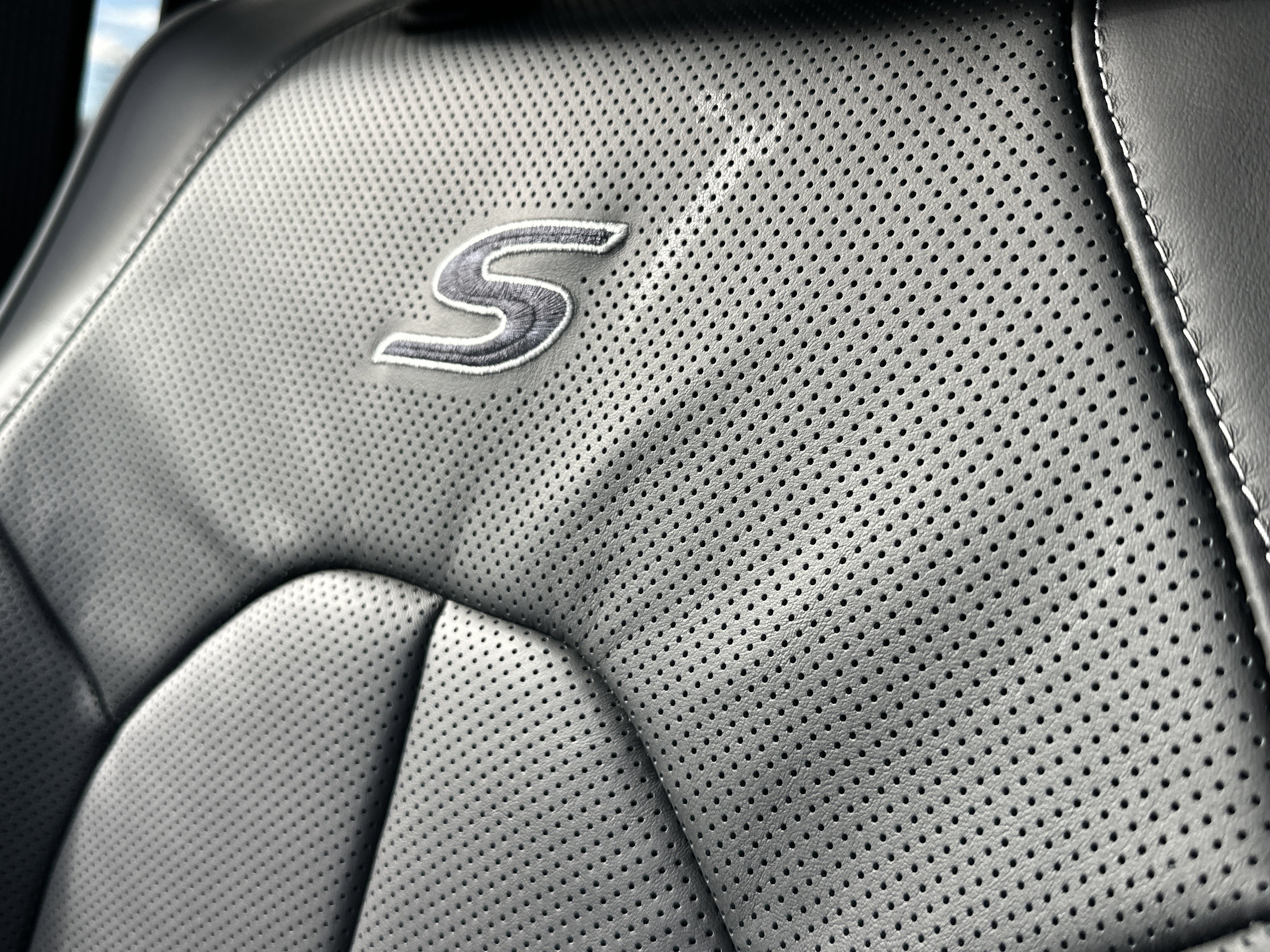 New 2026 Chrysler Pacifica Limited image 4