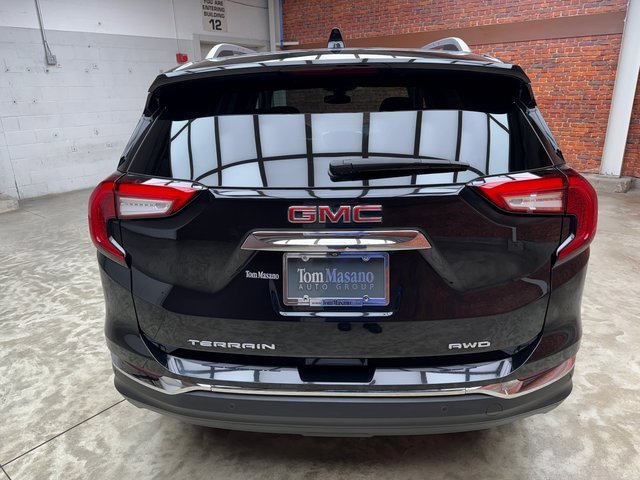 Used 2022 GMC Terrain SLT w/ Tech Package image 4