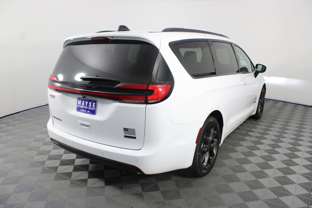New 2027 Chrysler Pacifica Select FWD image 26