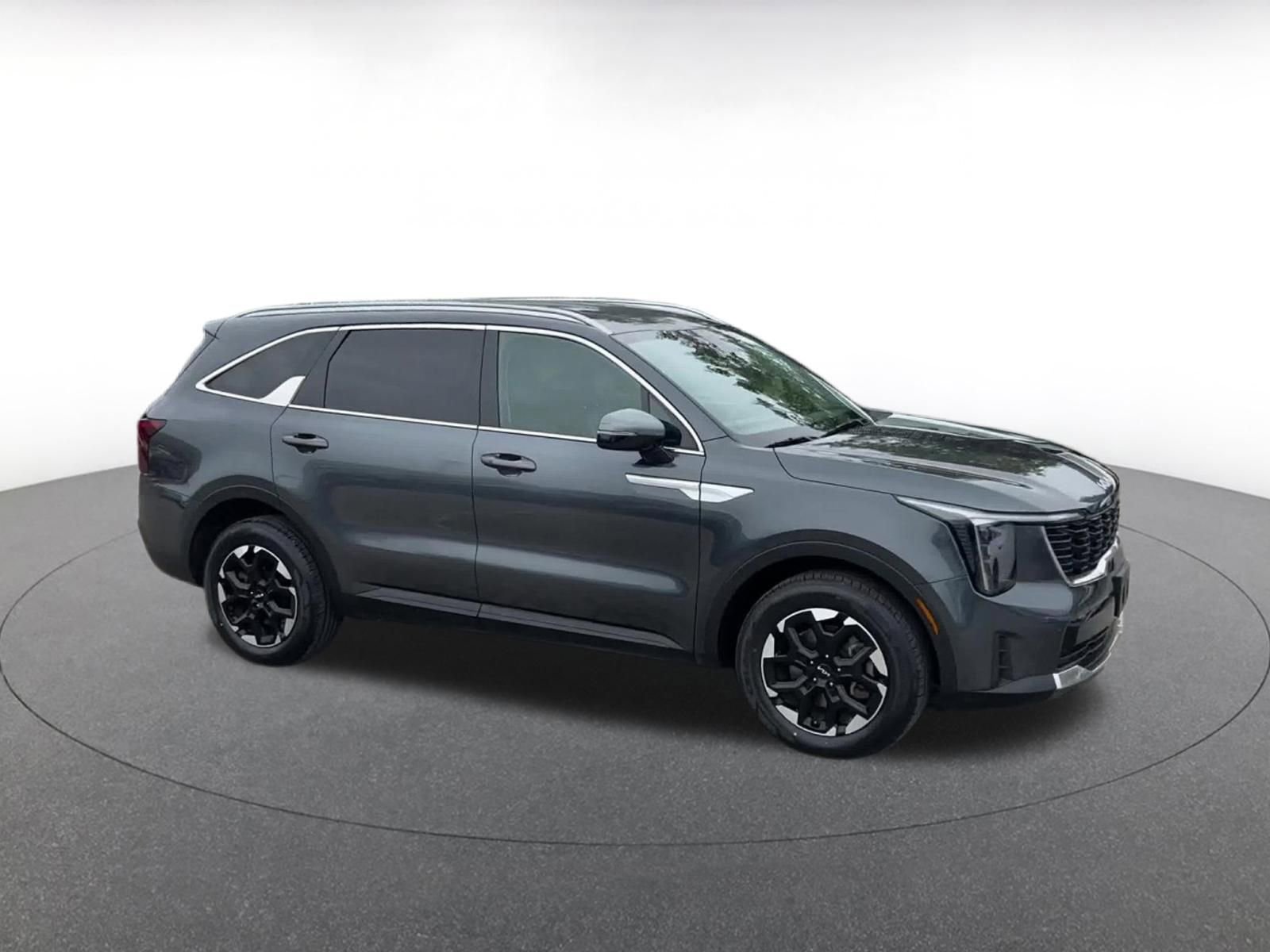 Used 2024 Kia Sorento S AWD/4WD image 2