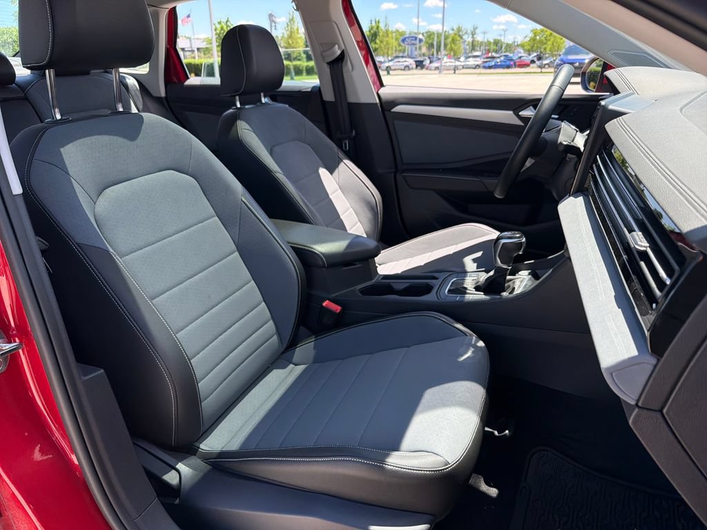 Certified 2025 Volkswagen Jetta SE FWD image 26