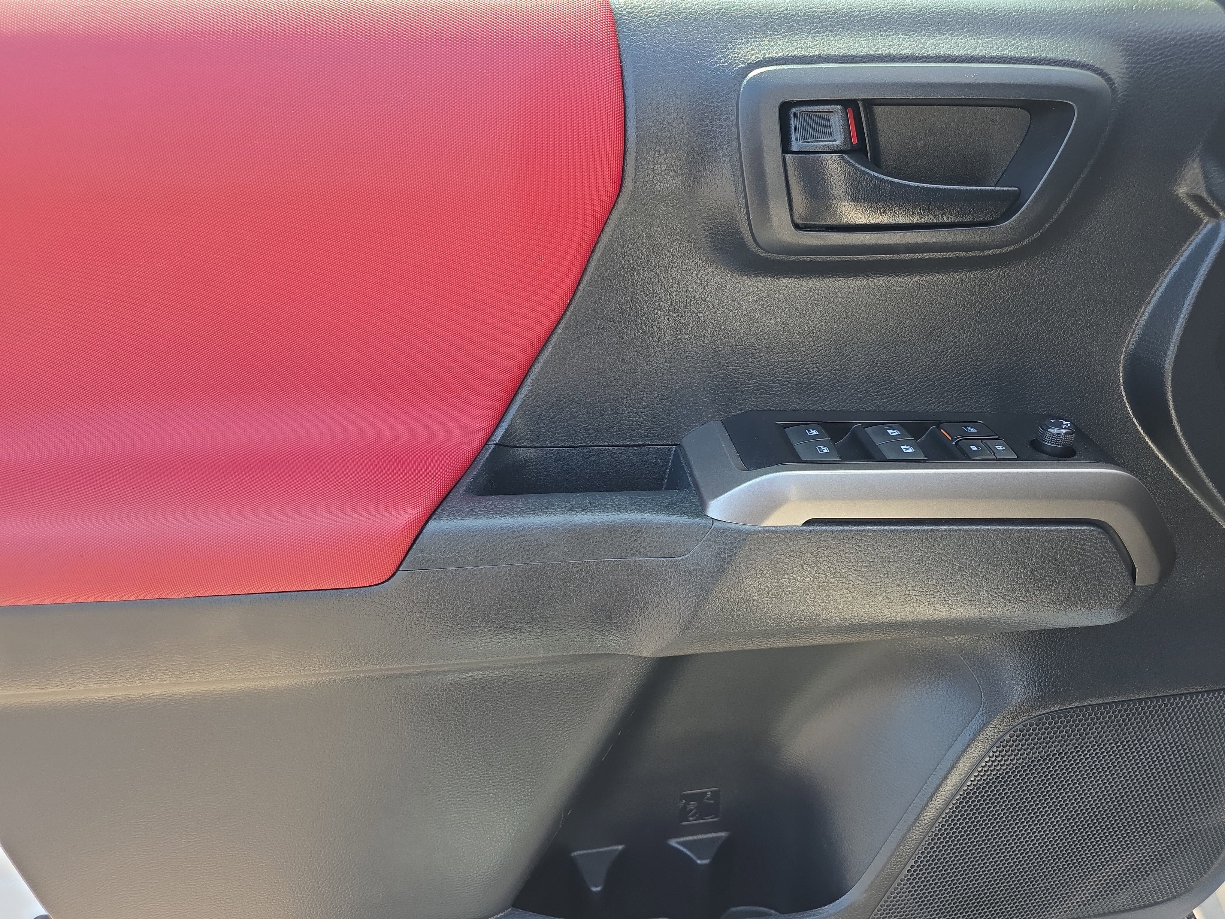 Used 2023 Toyota Tacoma SR5 AWD/4WD image 21