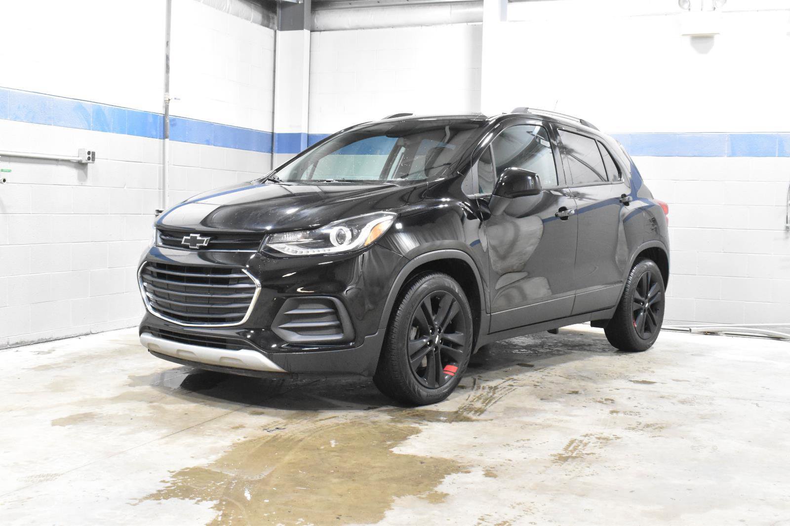 Used 2021 Chevrolet Trax LT w/ Redline Edition image 2