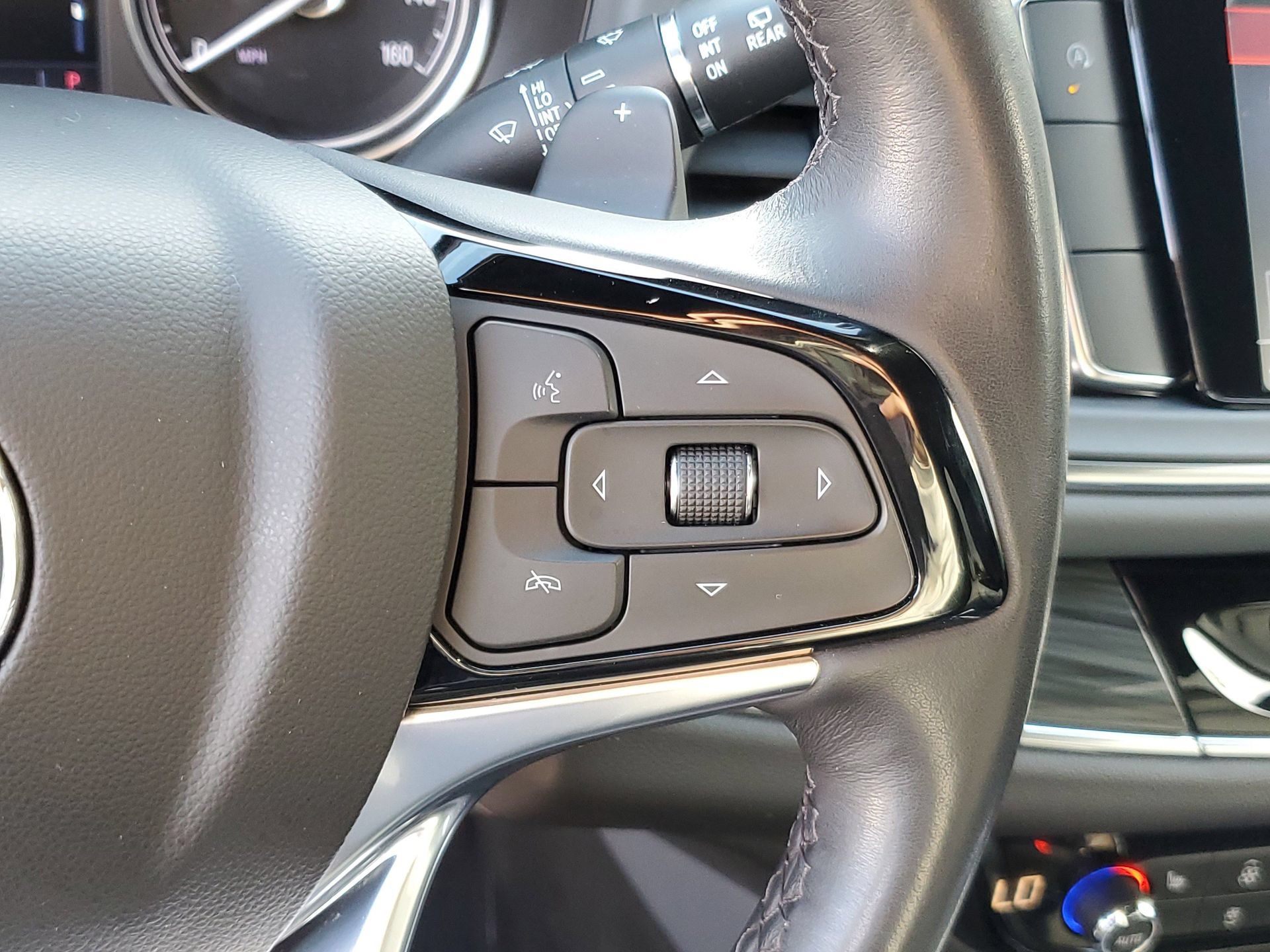 Used 2024 Buick Enclave Essence w/ Sport Touring Edition FWD image 23