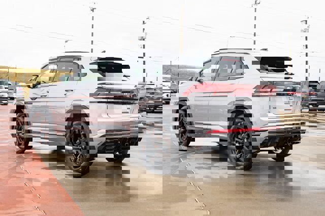 New 2025 Volkswagen Atlas Cross Sport SEL R-Line image 4