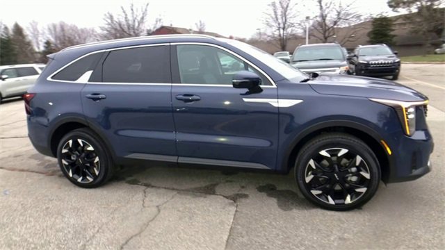 New 2025 Kia Sorento EX image 4