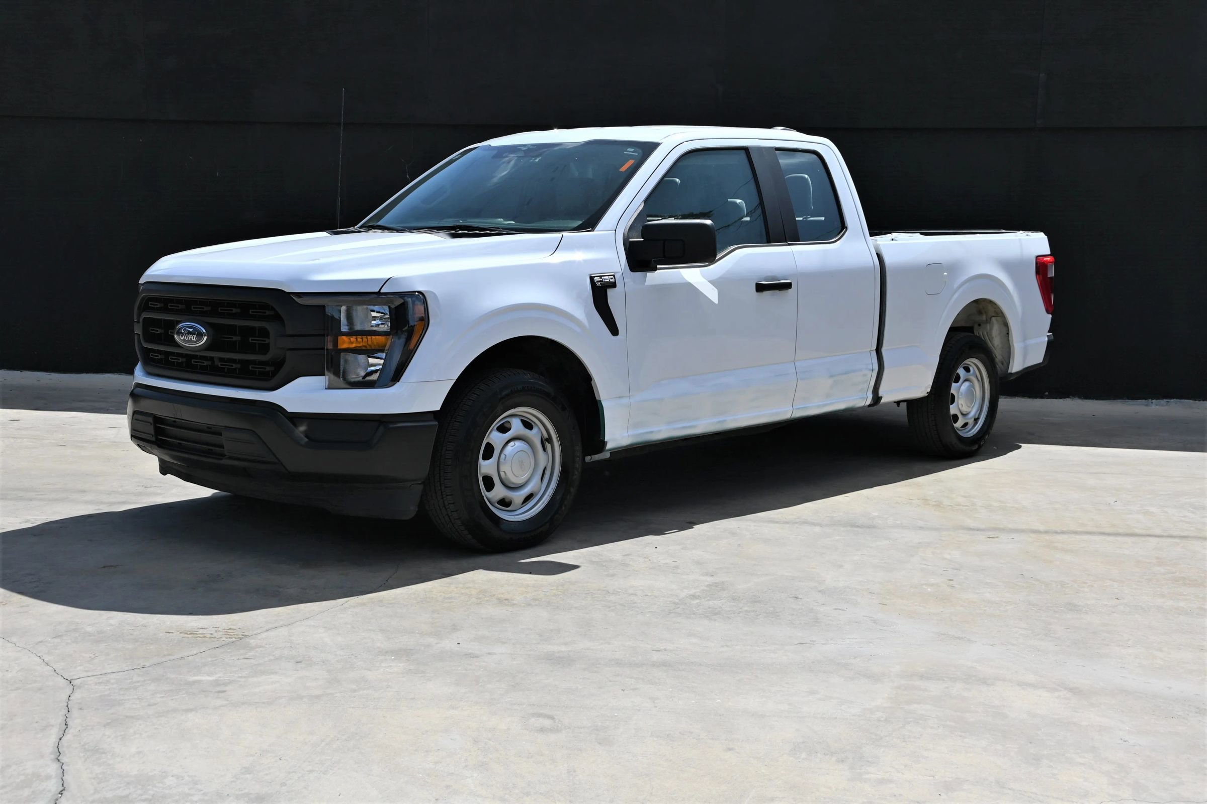 Used 2023 Ford F150 XL RWD image 1