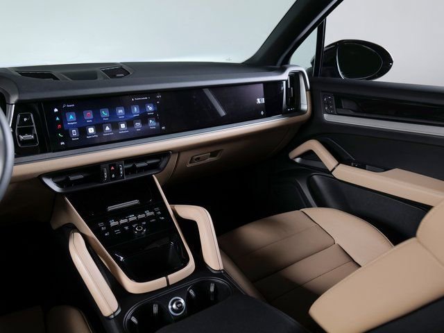 Certified 2026 Porsche Cayenne AWD/4WD image 18