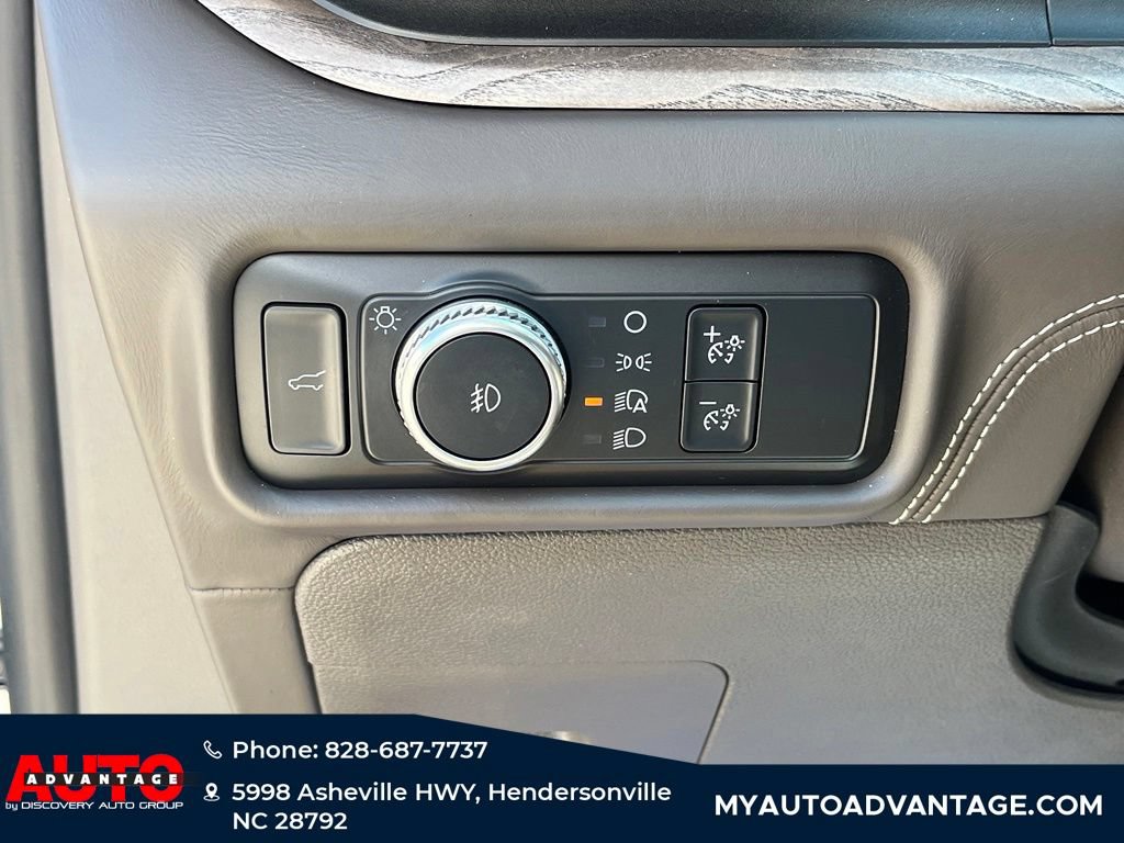 Used 2020 Ford Explorer Platinum w/ Premium Technology Package AWD/4WD image 23