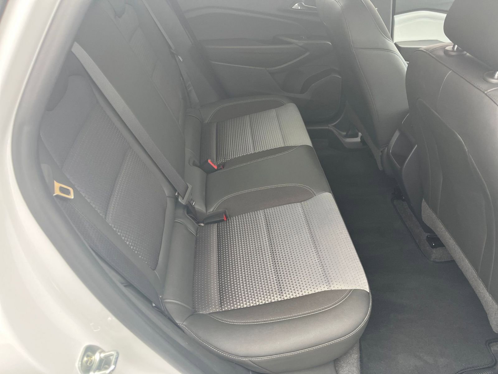 Used 2025 Chevrolet Trax LT image 38