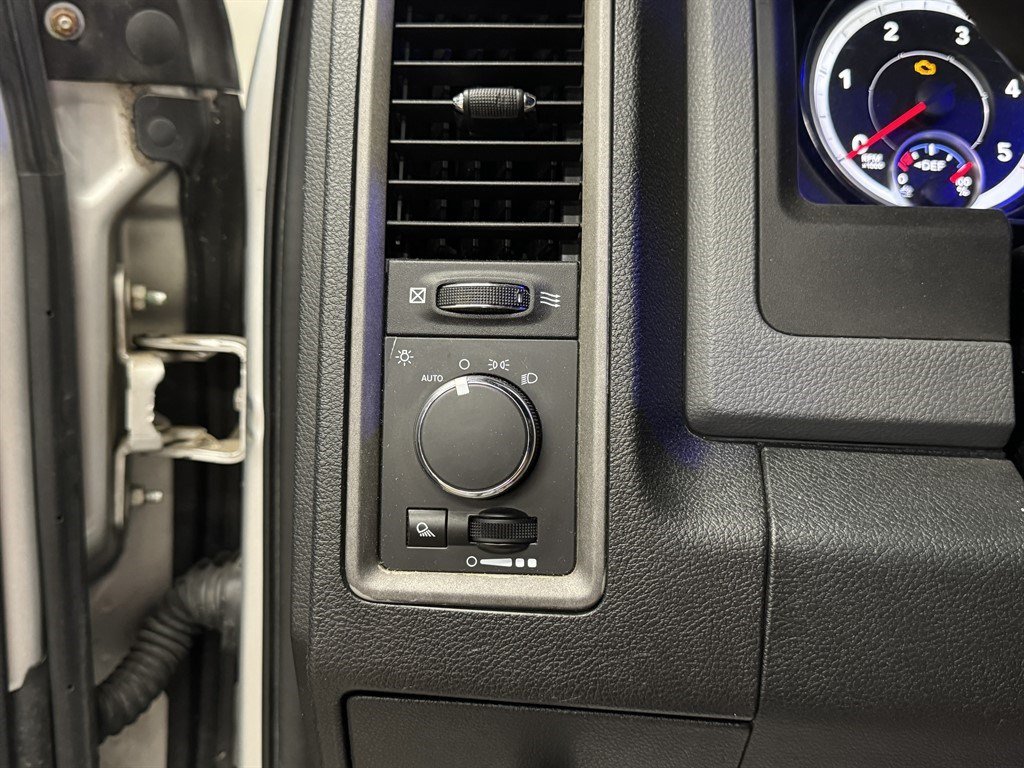 Used 2015 RAM 2500 Tradesman w/ Chrome Appearance Group AWD/4WD image 33