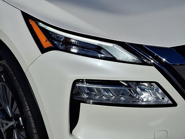 Used 2023 Nissan Rogue SV image 11