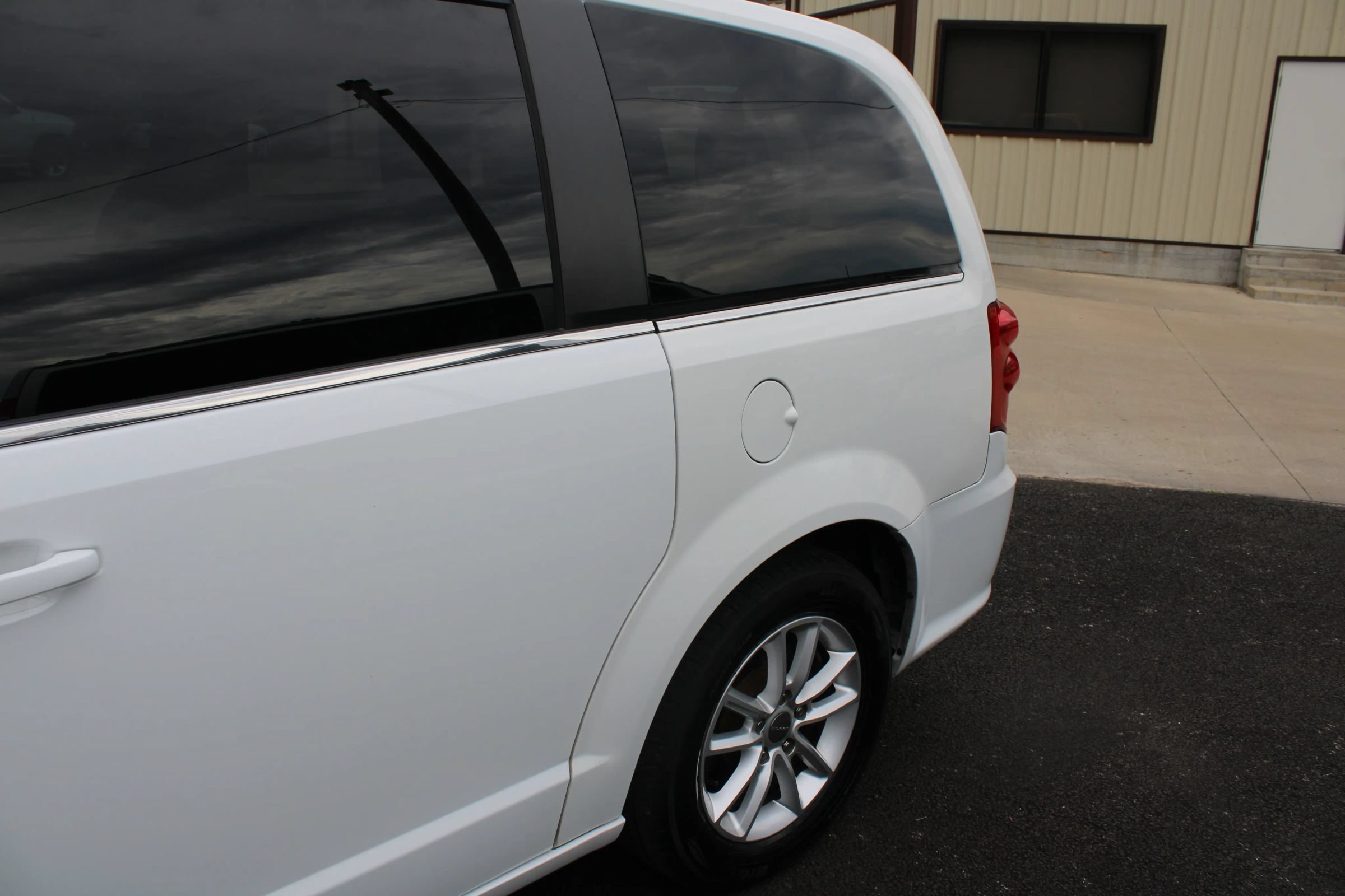 Used 2019 Dodge Grand Caravan SXT FWD image 4