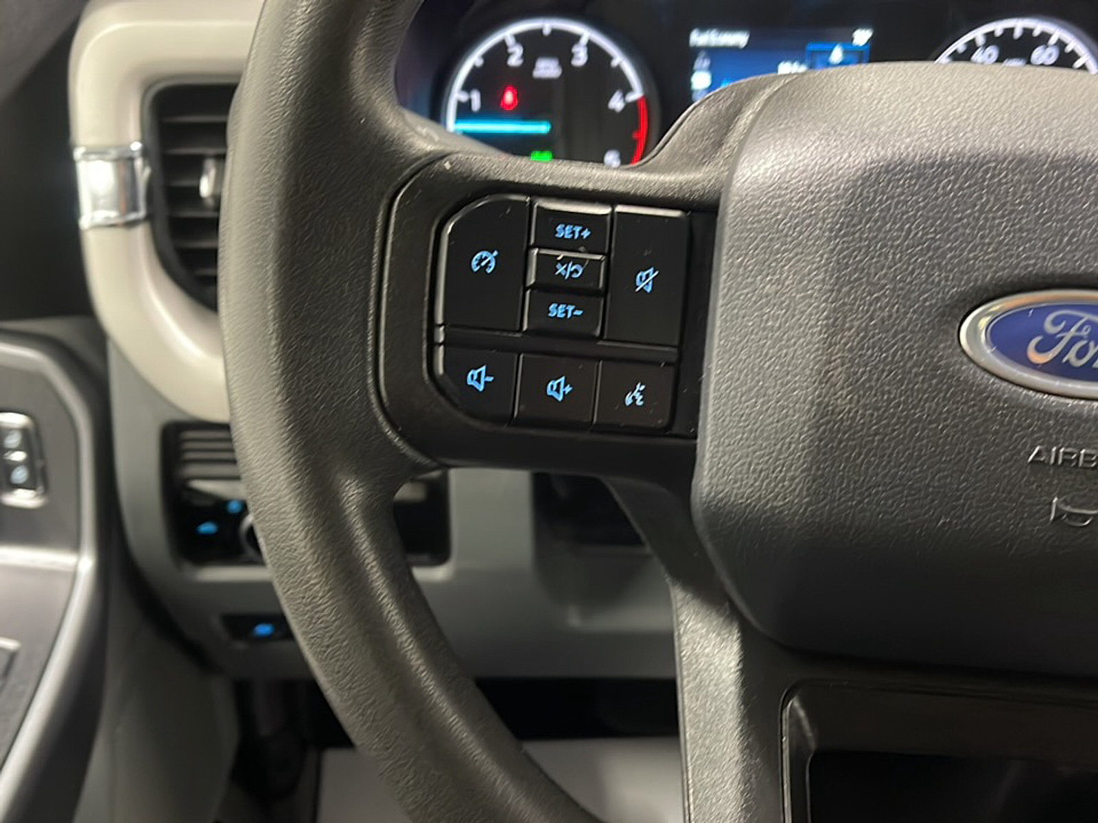 Used 2025 Ford F350 XLT AWD/4WD image 6