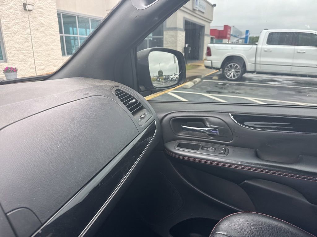 Used 2018 Dodge Grand Caravan GT FWD image 11