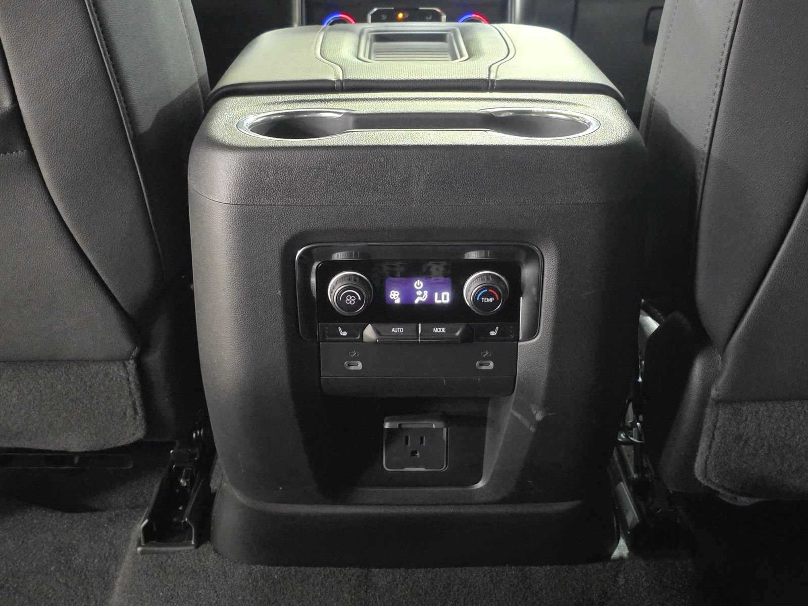 Used 2023 Chevrolet Tahoe Premier AWD/4WD image 18