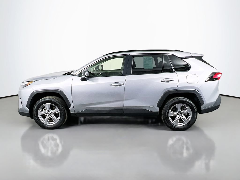 Used 2025 Toyota RAV4 LE AWD/4WD image 4