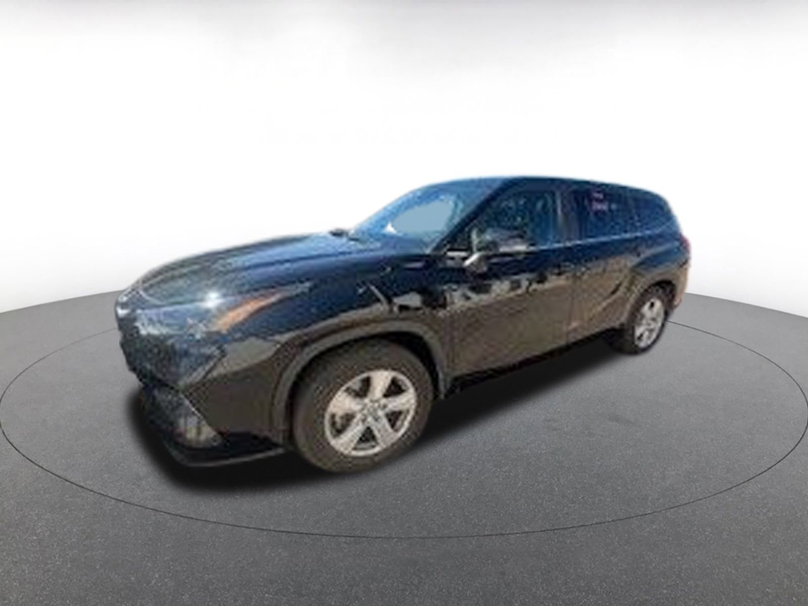 Used 2025 Toyota Highlander LE image 2