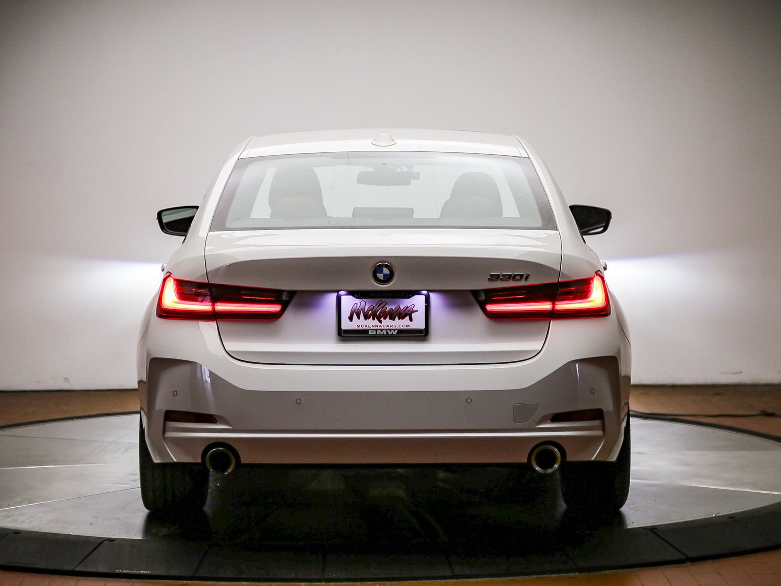 Used 2023 BMW 330i Sedan w/ Convenience Package RWD image 3