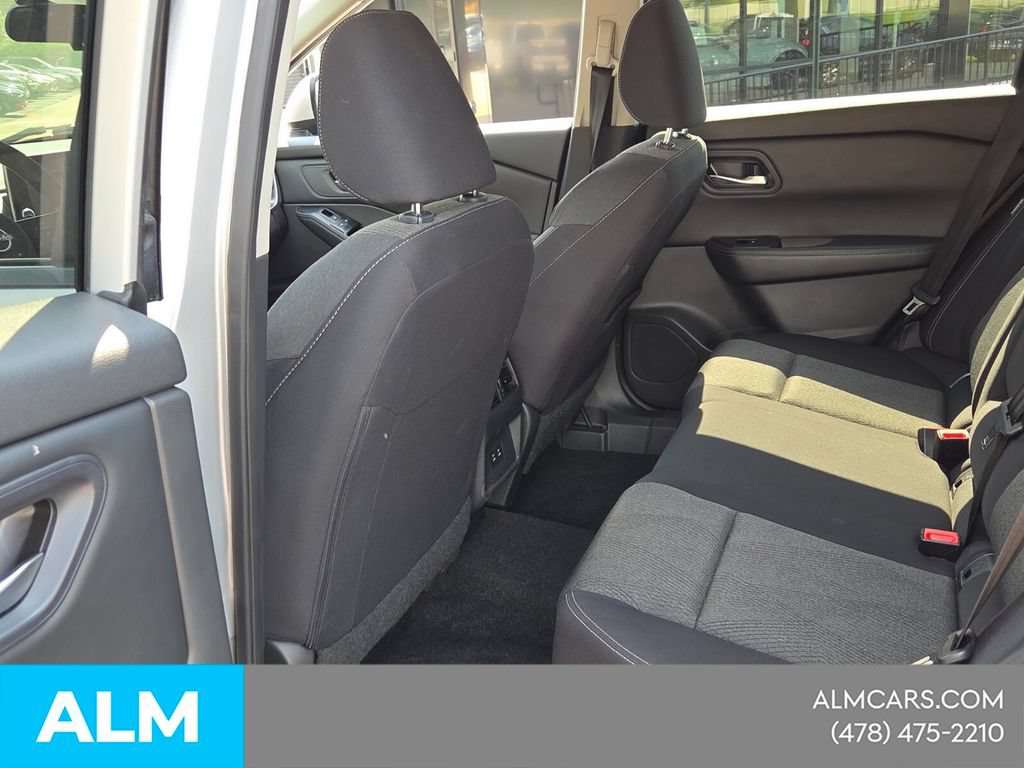 Used 2024 Nissan Rogue SV AWD/4WD image 8