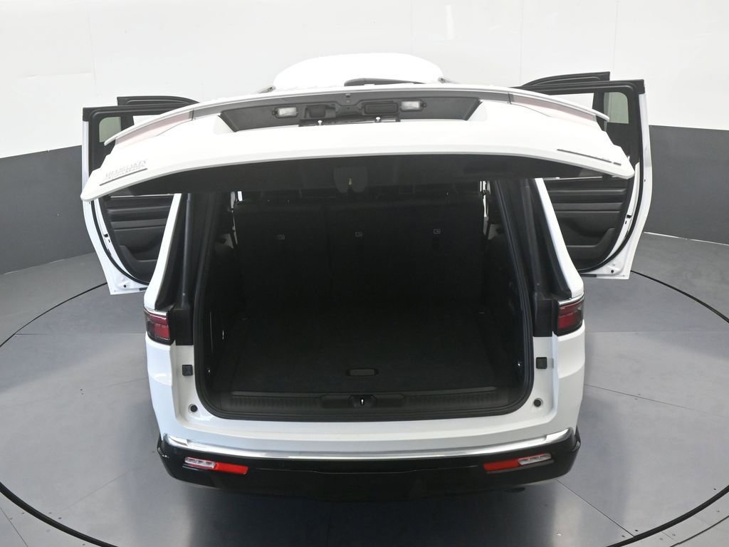 Used 2023 Jeep Wagoneer L Series III w/ Preferred Equipment Group image 36