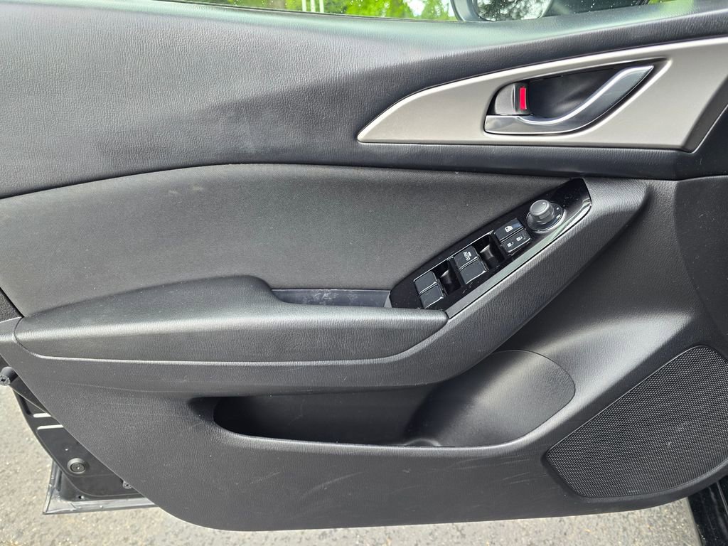 Used 2018 MAZDA MAZDA3 Sport w/ Preferred Equipment Package FWD image 19