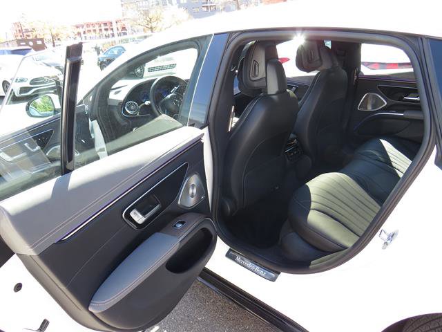 Certified 2023 Mercedes-Benz EQS 580 4MATIC Sedan w/ Exclusive Trim Package image 21