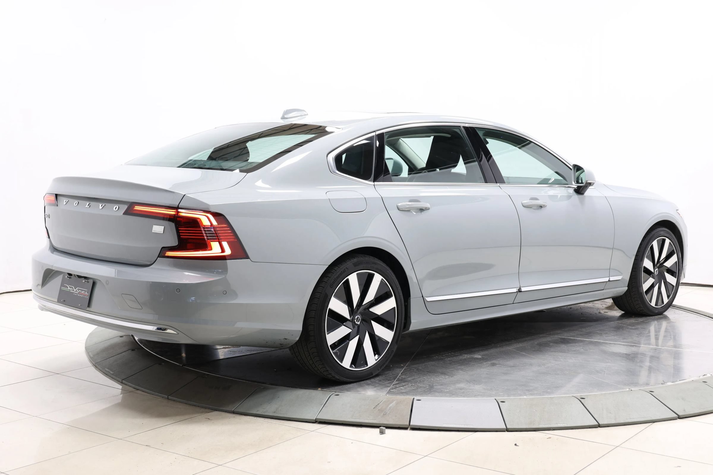 Used 2024 Volvo S90 T8 Plus AWD/4WD image 4