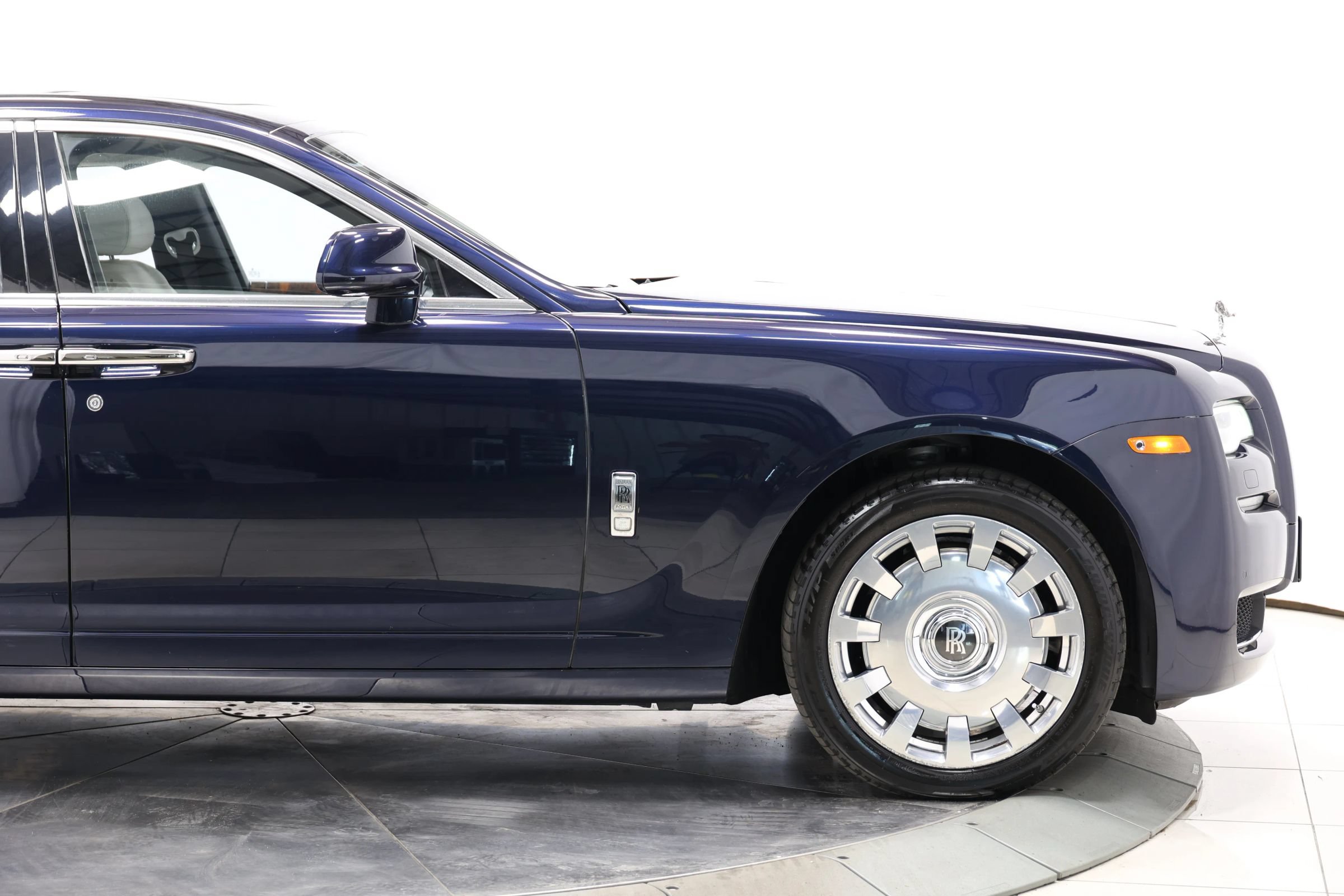 Used 2015 Rolls-Royce Ghost RWD image 77