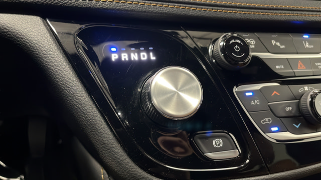 Used 2023 Chrysler Pacifica Pinnacle FWD image 19