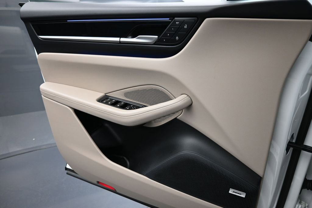 Certified 2025 Porsche Macan Electric RWD image 23