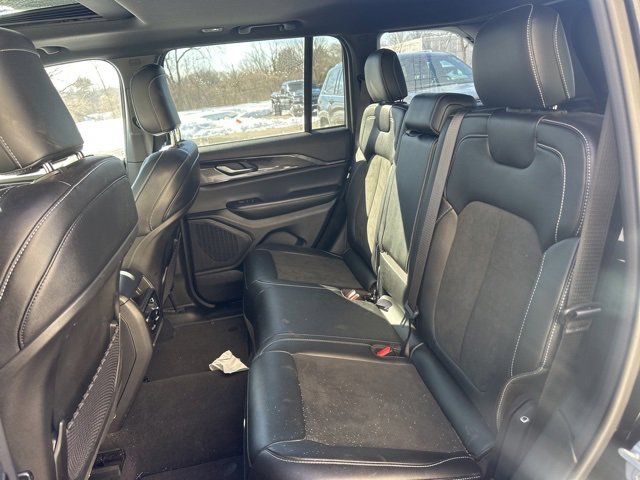 Used 2023 Jeep Grand Cherokee Altitude image 4