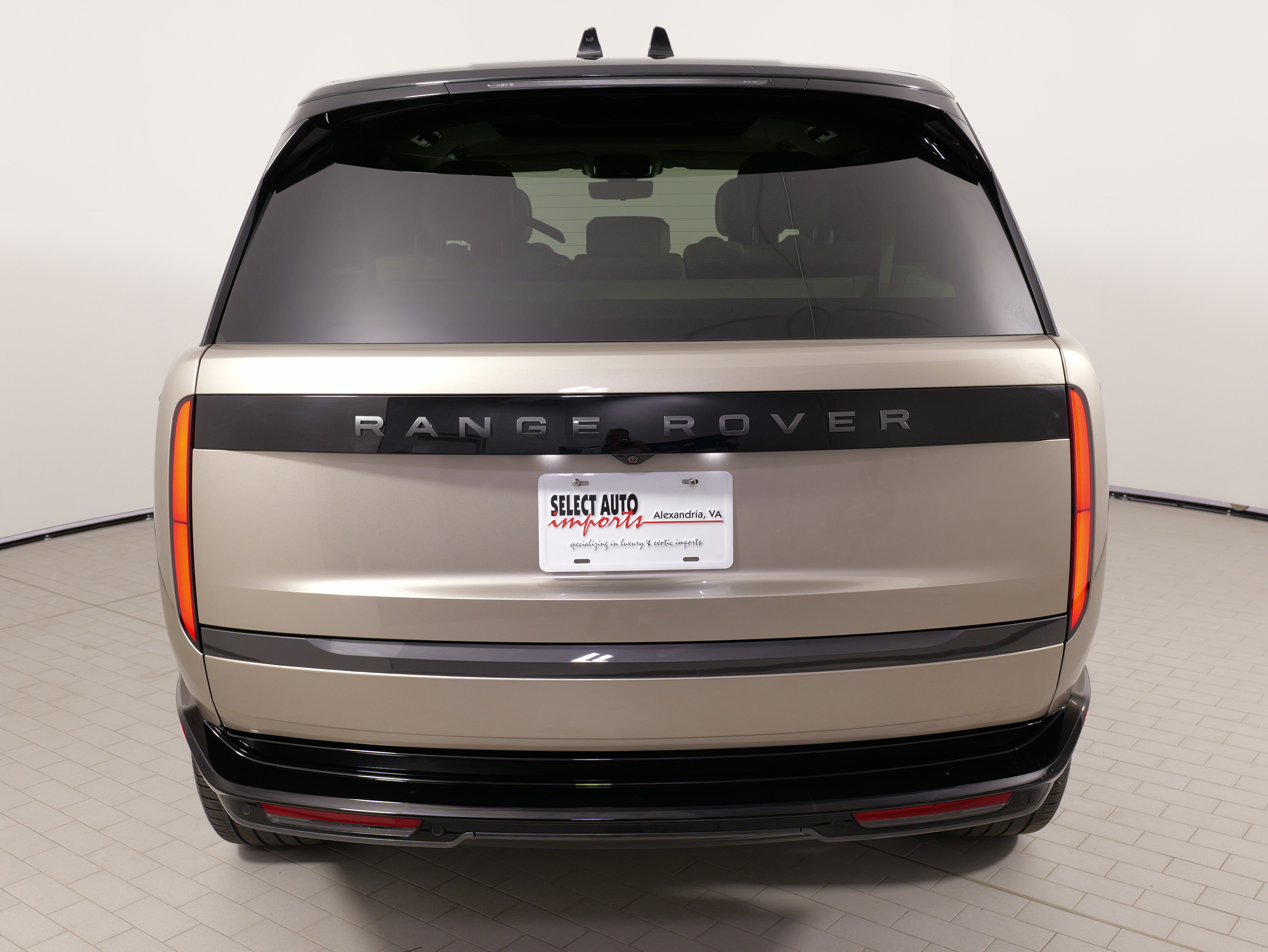 Used 2025 Land Rover Range Rover Long Wheelbase SE image 14