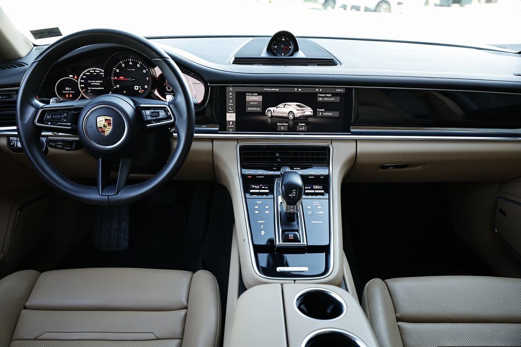 Used 2021 Porsche Panamera 4 image 32