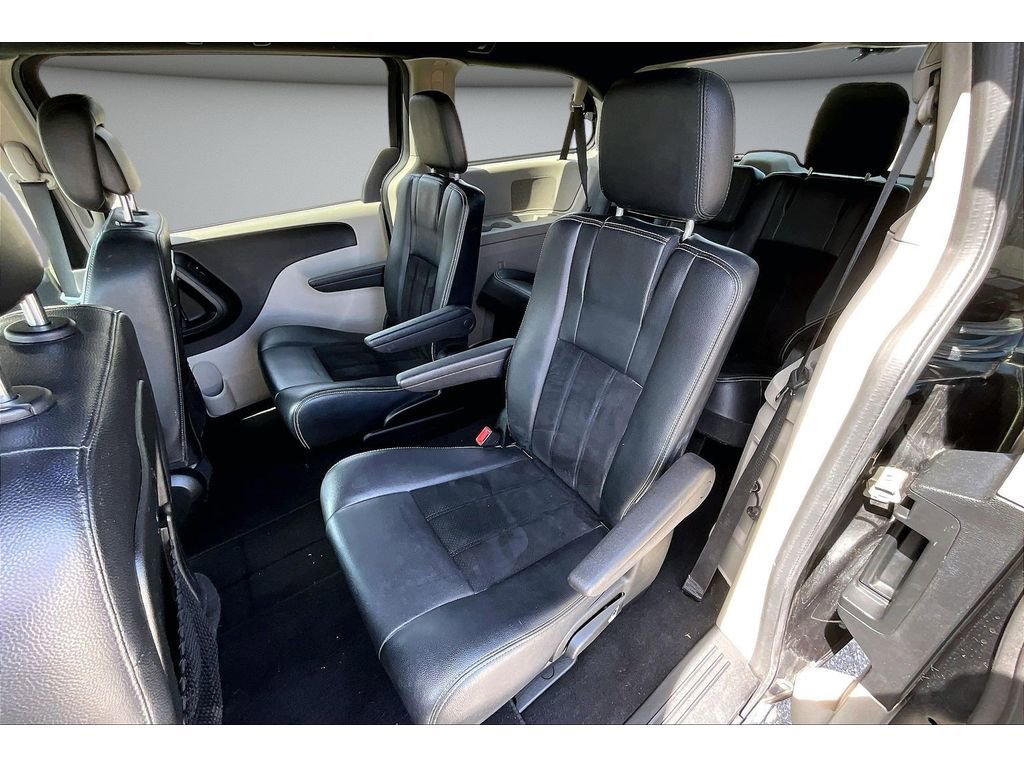 Used 2018 Dodge Grand Caravan SXT FWD image 25