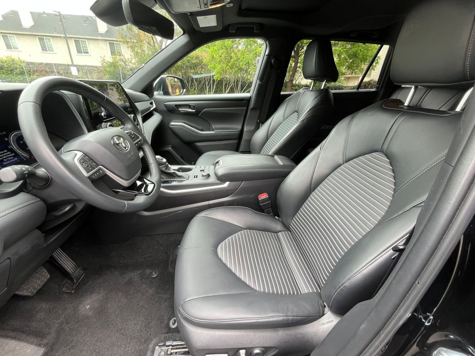Used 2025 Toyota Highlander XSE AWD/4WD image 28