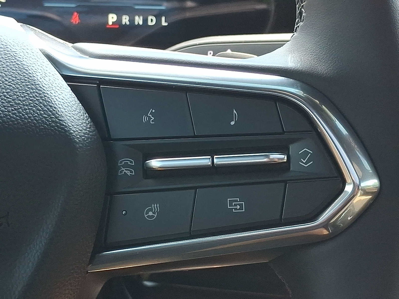Used 2025 Chevrolet Equinox ACTIV w/ Safety and Technology Package AWD/4WD image 23