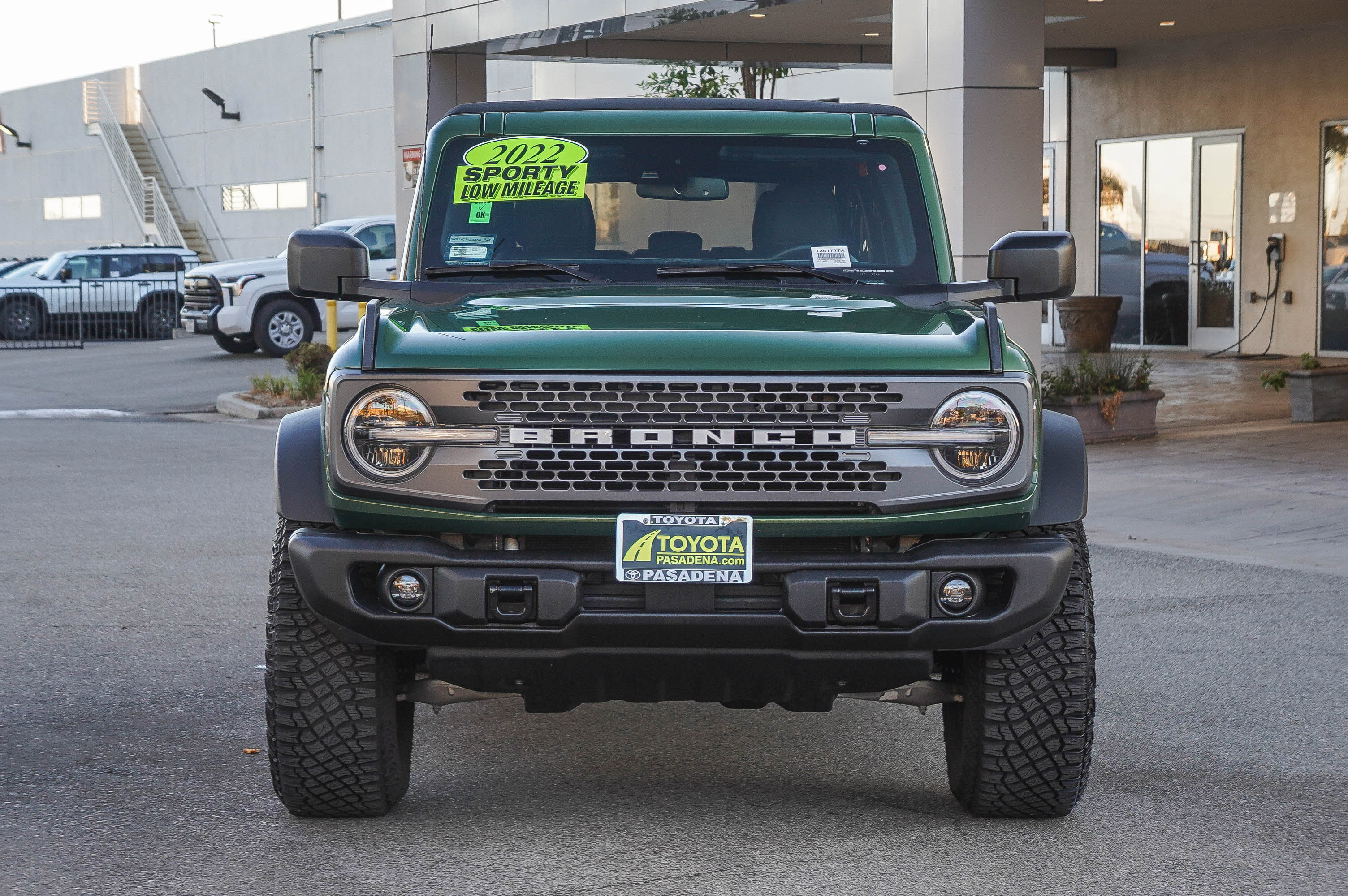 Used 2022 Ford Bronco Badlands w/ Sasquatch Package AWD/4WD image 2