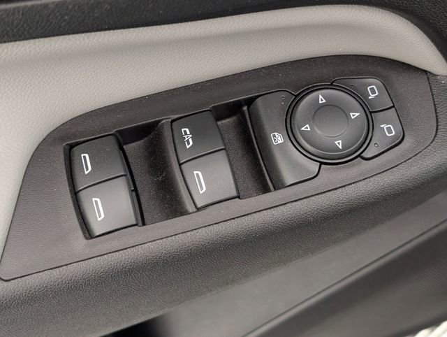 Used 2020 Chevrolet Equinox LS image 12