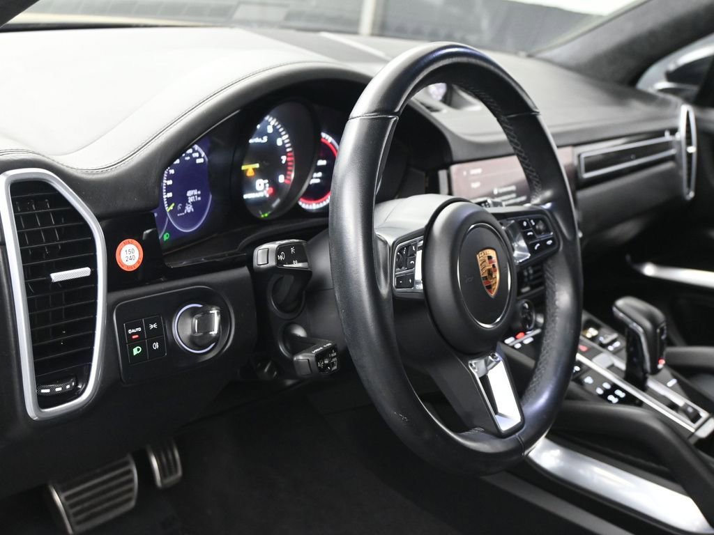 Certified 2022 Porsche Cayenne Turbo S image 5