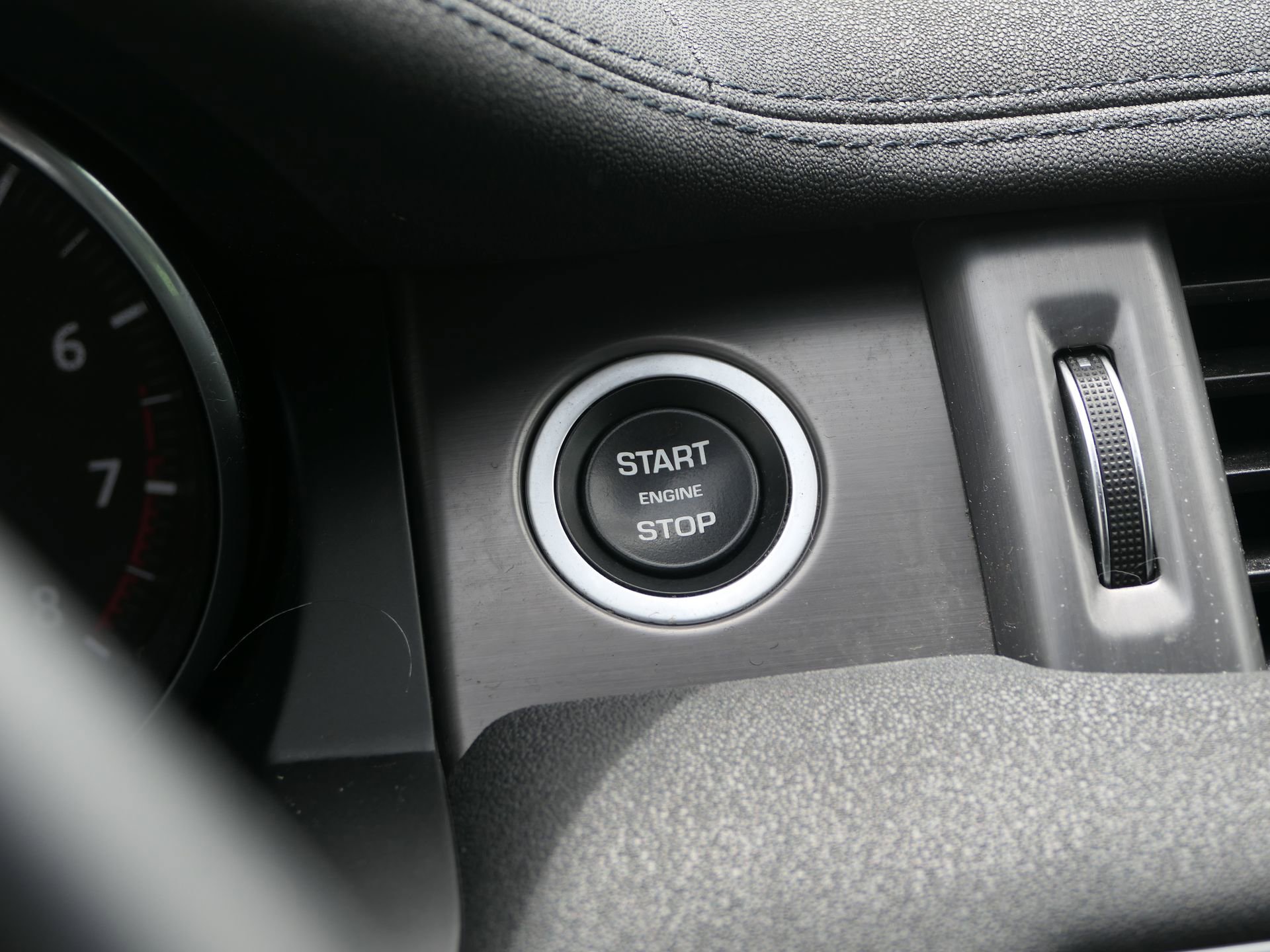 Used 2018 Land Rover Range Rover Evoque Landmark Edition image 17